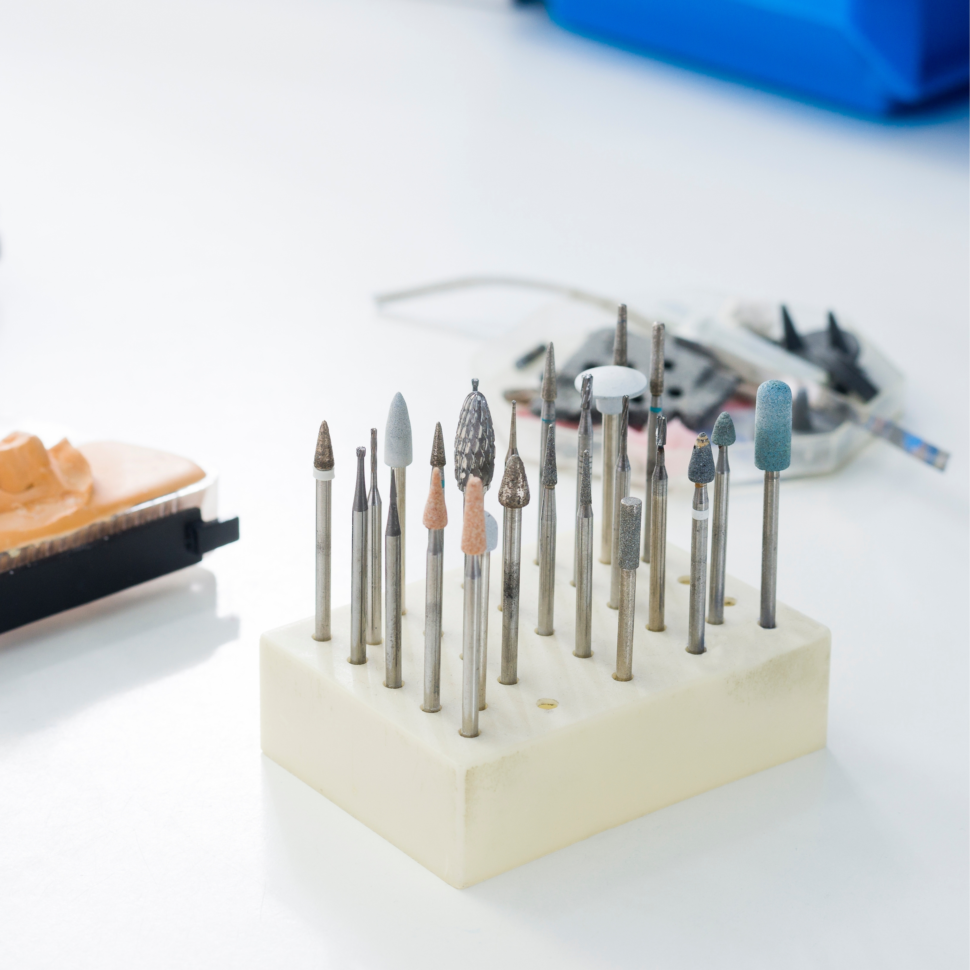 Dental Frez Şekilleri ve Kullanım Alanları: Yuvarlaktan Aleve, Her Formun Görevi Var